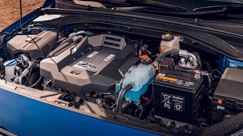 So sánh xe điện và xe xăng