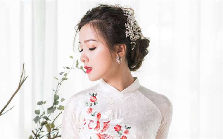 các kiểu tóc cô dâu ngày ăn hỏi