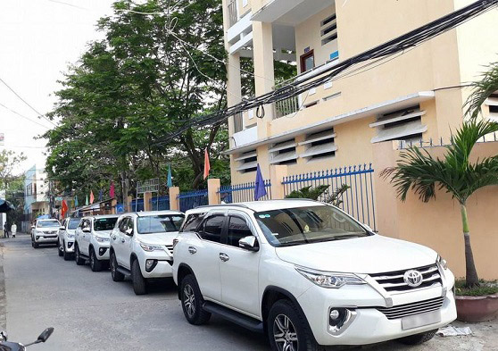 Thuê xe 16 chỗ Hyundai Solati tại Hà Nội giá rẻ